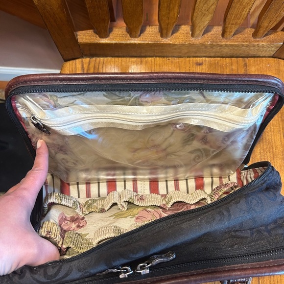 Brighton Lansky Travel Cosmetic & Toiletry Bag - Picture 12 of 16